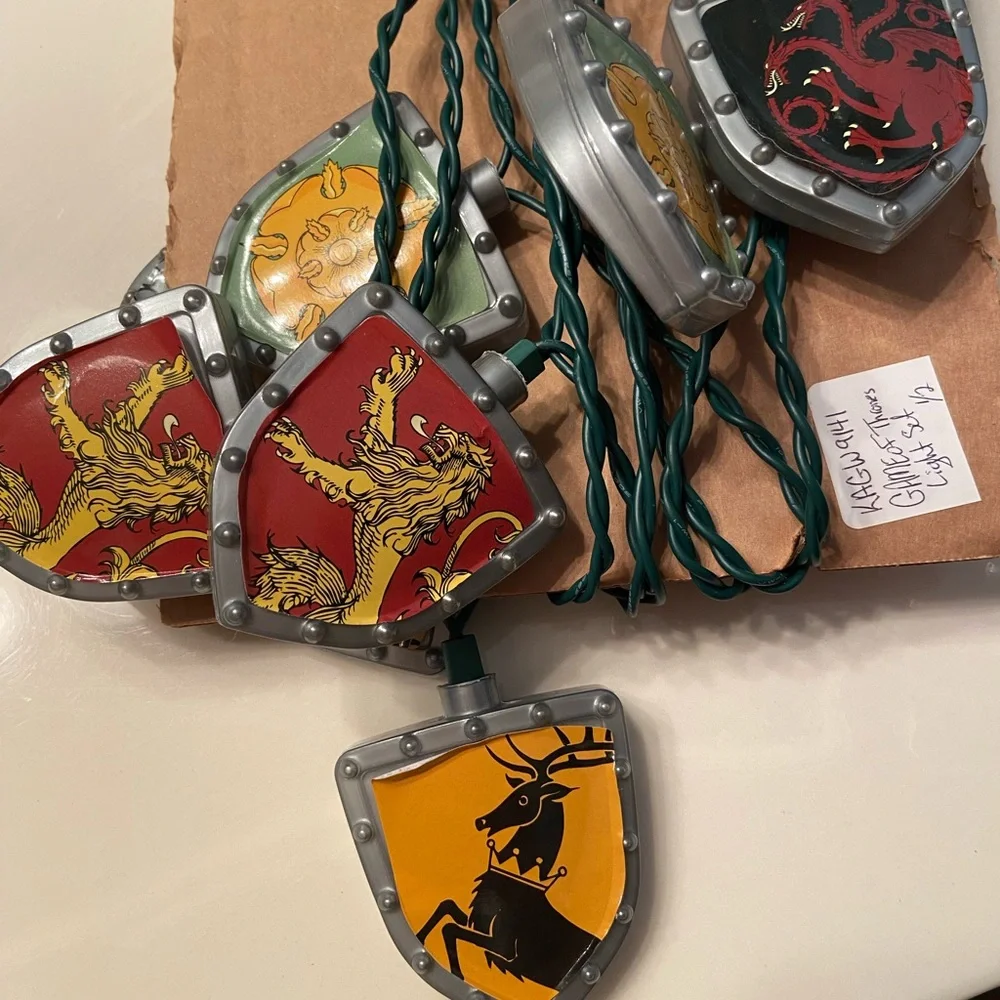 Games of Thrones shield lights.